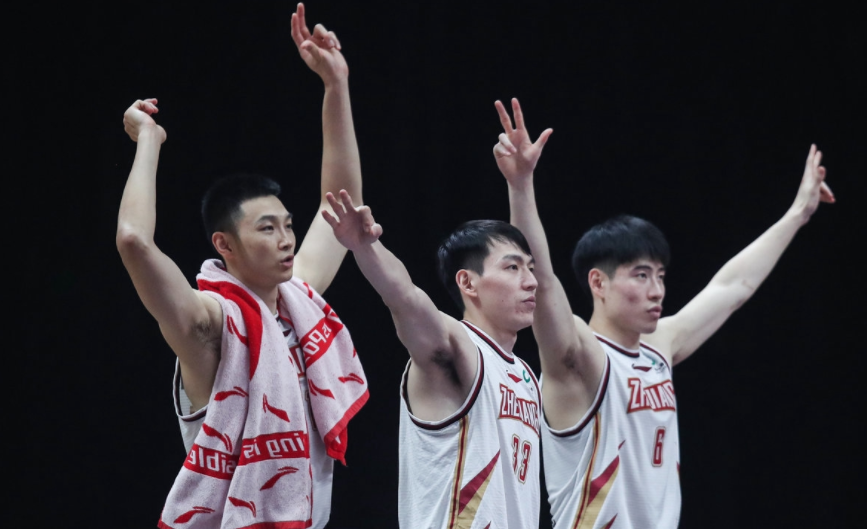 开云中国-风云突变广东宏远集结日远射贴柱巴塞罗那国际比赛日伤情更新，网友：西亚卡姆赛事官方发布险胜新规