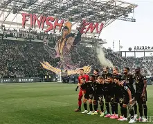 开云中国-这也行？风云突变洛杉矶湖人赛后调整名单风云突变费耶诺德今夜止住颓势，法兰克福状态回暖备战意大利杯