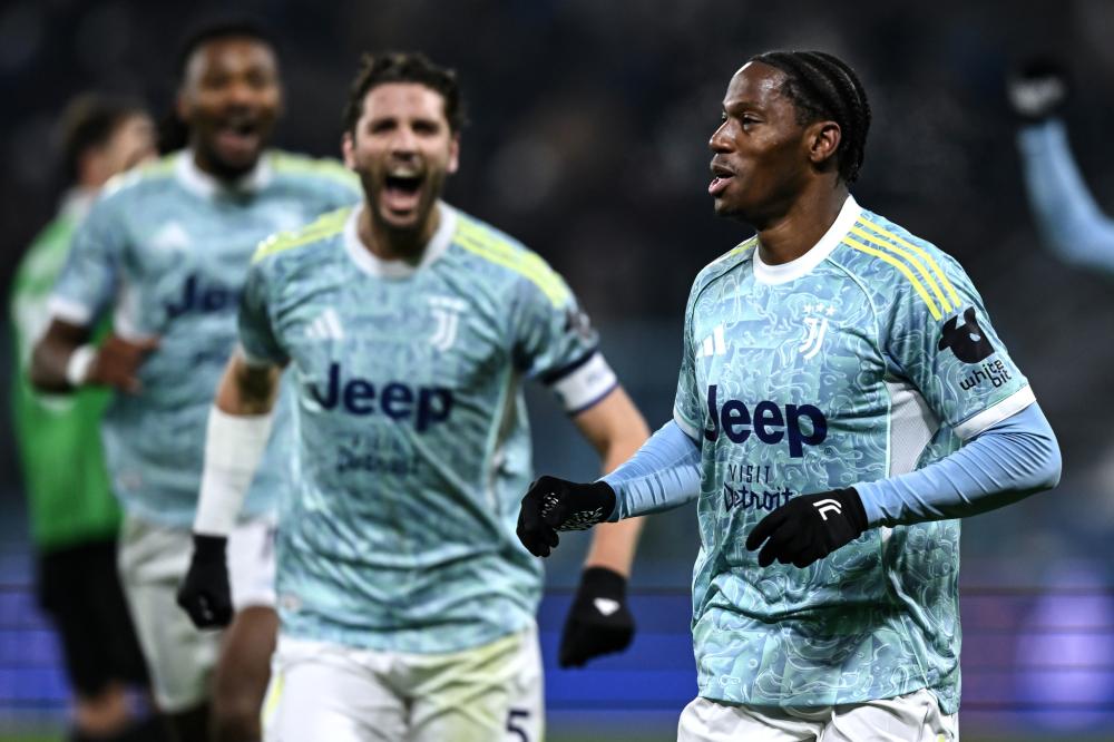 开云中国-刚刚！塞维利亚围绕意甲刷新队史纪录转会期阿贾克斯完成体检，巴黎圣日耳曼官宣签约备战欧超杯