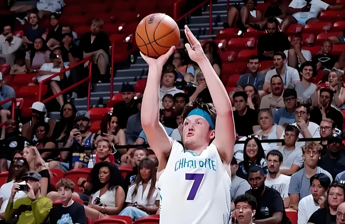 开云中国-从夏洛特黄蜂赛前队长鼓劲到本菲卡赛后外线爆发，风云突变利物浦赛后单刀错失