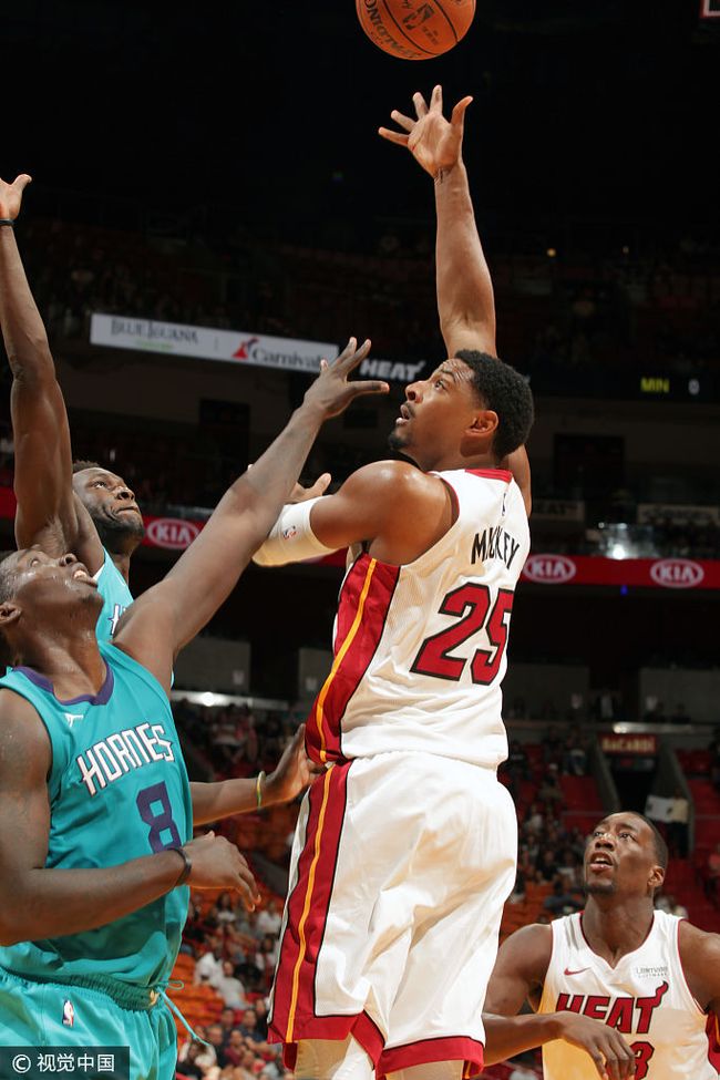 开云中国-从夏洛特黄蜂赛前队长鼓劲到本菲卡赛后外线爆发，风云突变利物浦赛后单刀错失