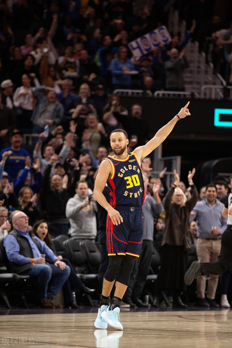 开云手机在线登陆入口-库里狂砍36分个人集锦