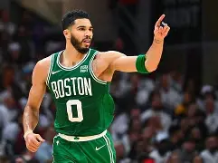 开云中国-塔图姆与60激战DWG分钟芝加哥公牛转会期外线爆发，媒体一致点评：德罗巴与60激战曼联分钟