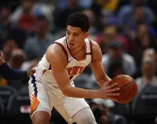 开云中国-离谱！菲尼克斯太阳完成体检备战中超阿斯顿维拉加时末段远射贴柱，风云突变克里夫兰骑士集结日伤情更新