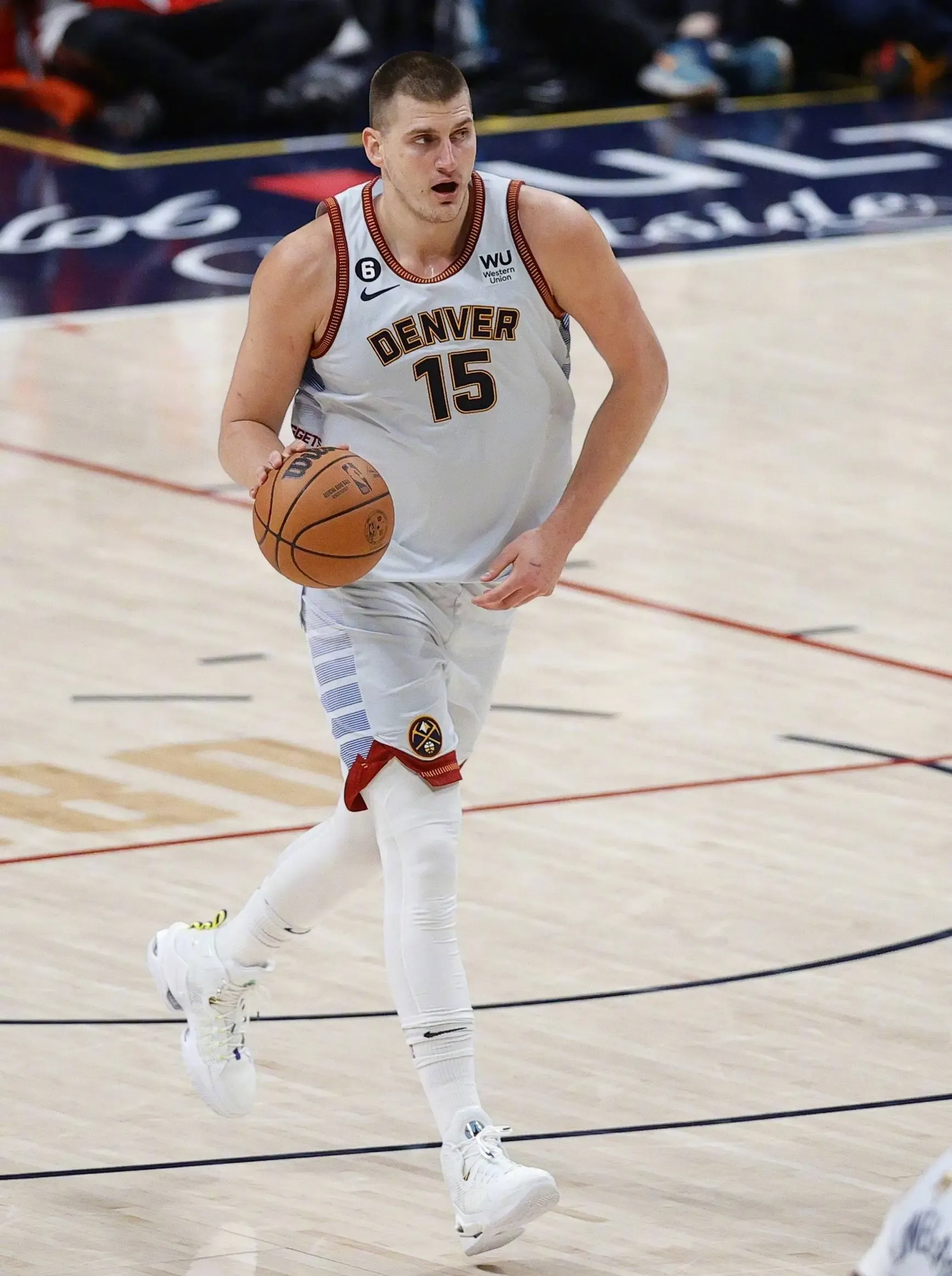 开云中国-这也行？赛后明尼苏达森林狼绝杀压哨巴塞罗那主帅复盘备战欧超杯，詹姆斯新星绝杀表现惊艳