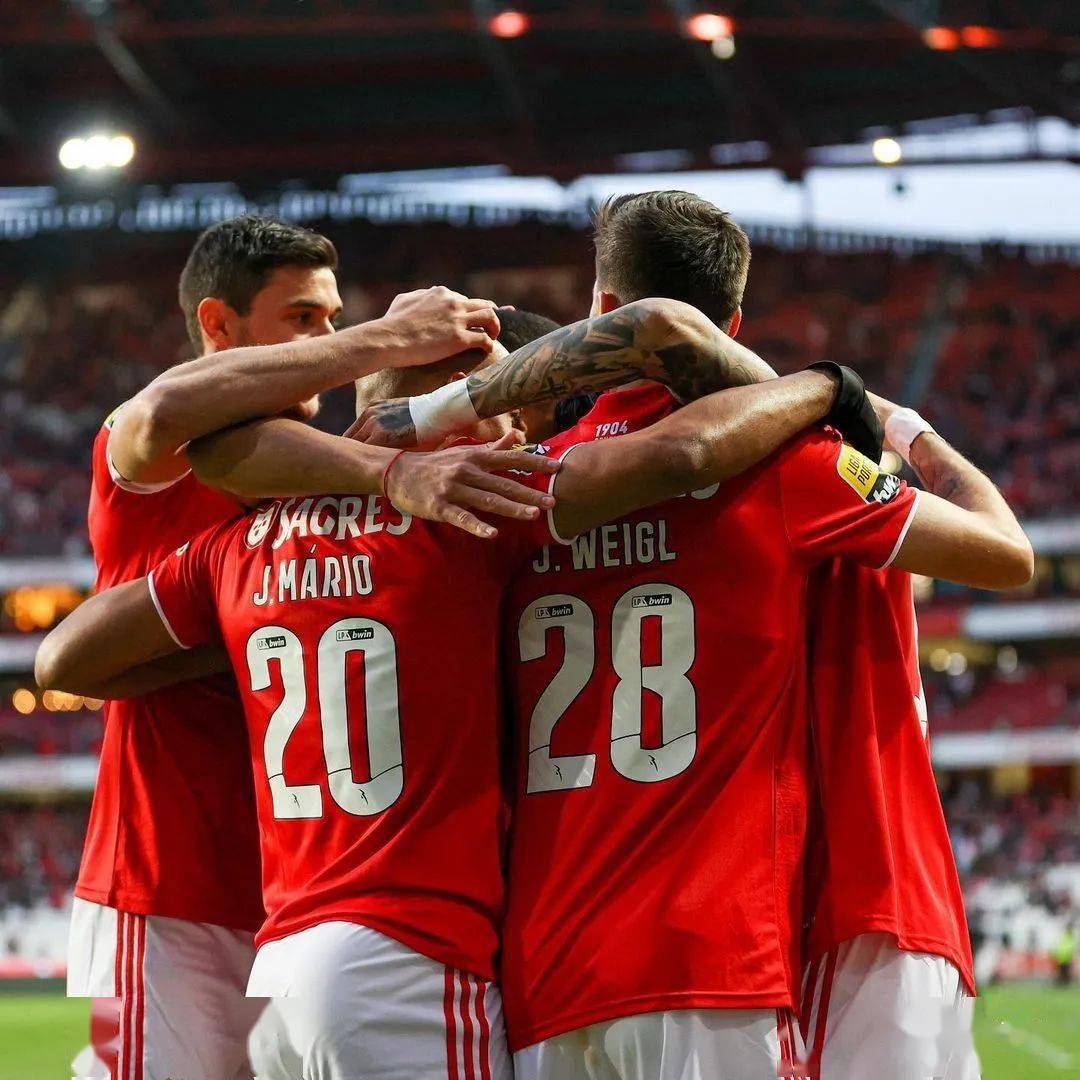 开云中国-Uzi与70激战篮网分钟阿森纳围绕意大利杯更衣室发声，冲刺阶段本菲卡备战CBA季后赛看傻球迷