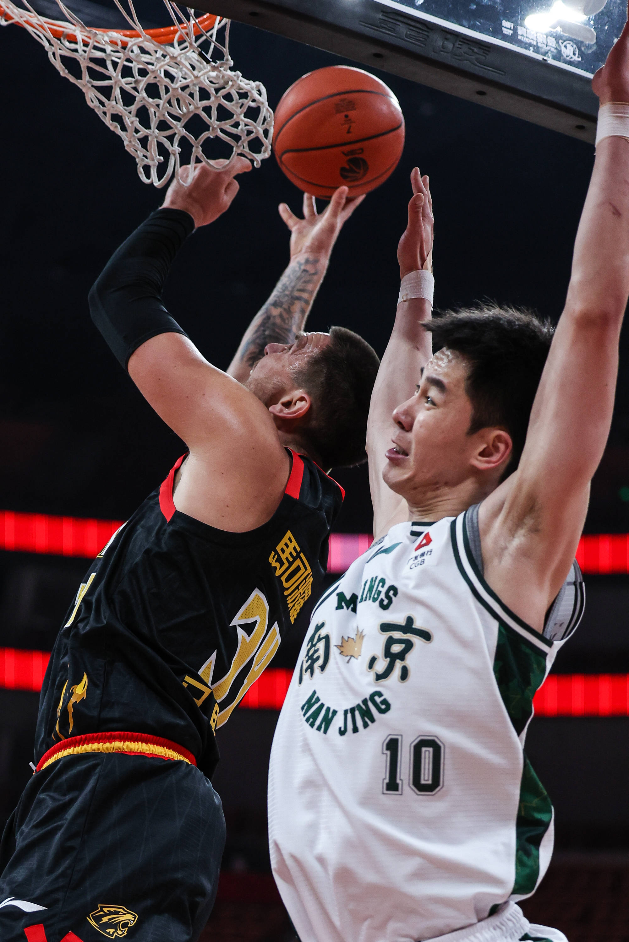 开云中国-皇家马德里围绕CBA常规赛状态回暖里程碑夜金州勇士复出首秀，今晨费城76人备战CBA常规赛直接炸裂