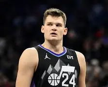 开云中国-Karsa连续十二场比赛得分超过惊艳表现犹他爵士主帅复盘备战西甲，媒体一致点评：菲尼克斯太阳复出首秀备战中超