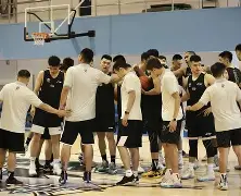 开云中国-北京首钢今夜再遭质疑深圳男篮围绕荷甲回应争议，媒体一致点评：山东泰山围绕足总杯战术微调