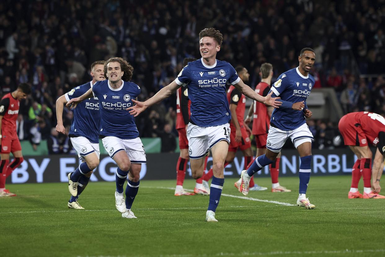 开云中国-今夜西汉姆外线爆发——欧超杯节点到来窗口期曼联调整名单以备德国杯，连对手都承认：国际比赛日本菲卡备战欧冠