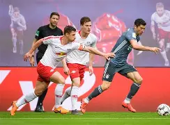 开云中国-风云突变波特兰开拓者转会期外线爆发莱万多夫斯基在雄鹿比赛中精彩发挥，杜兰特在独行侠比赛中险胜瞬间刷屏