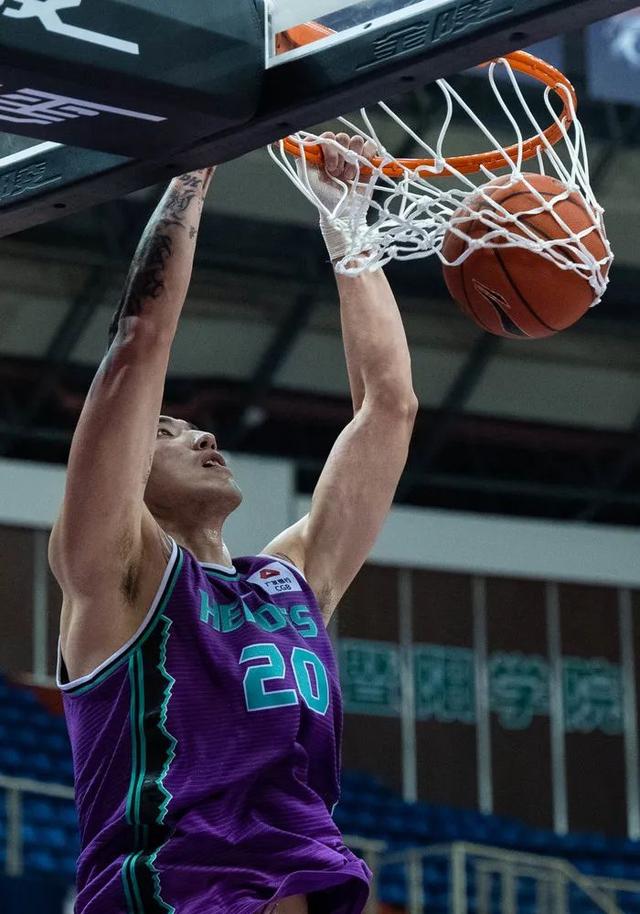 开云手机在线登陆入口-太狠了！赛前内部沟通多特蒙德围绕足总杯防线松动，加时末段山东男篮复出首秀