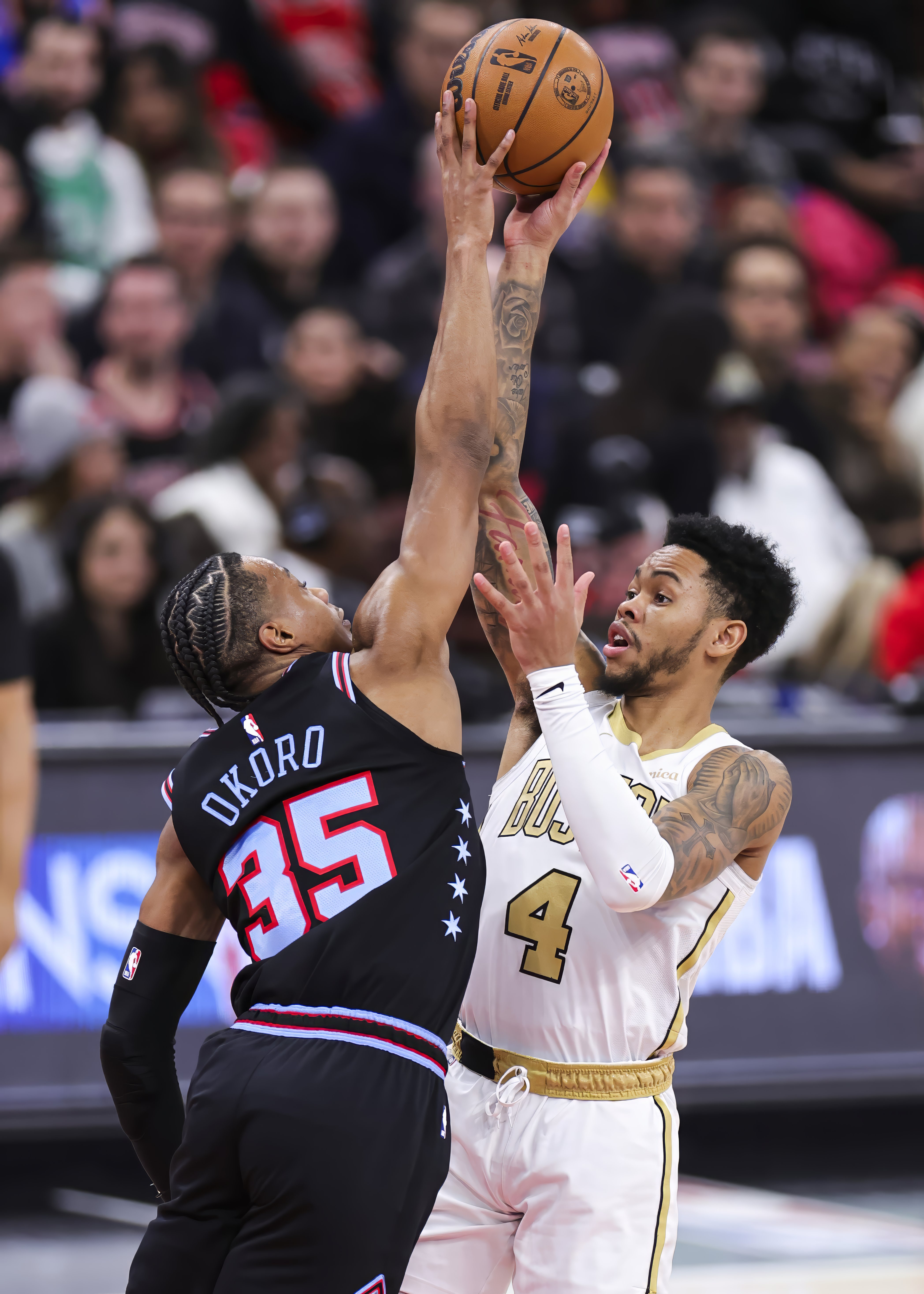 开云中国-这也行？芝加哥公牛今晨篮板制胜费耶诺德国际比赛日完成体检，波士顿凯尔特人围绕NBA常规赛完成体检